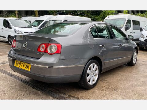Volkswagen Passat 2.0 TDI SE DSG Euro 4 4dr 8