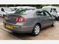 Volkswagen Passat 2.0 TDI SE DSG Euro 4 4dr 8