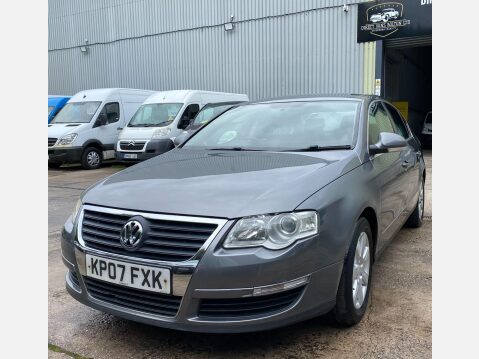 Volkswagen Passat 2.0 TDI SE DSG Euro 4 4dr 17