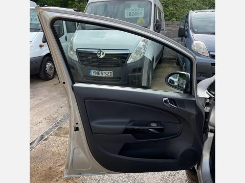 Vauxhall Corsa 1.2i 16v Design 5dr (a/c) 39