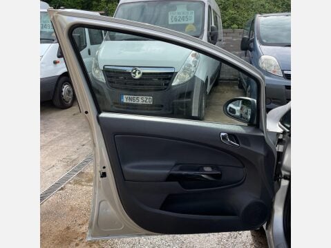 Vauxhall Corsa 1.2i 16v Design 5dr (a/c) 39