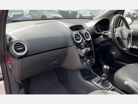 Vauxhall Corsa 1.2i 16v Design 5dr (a/c) 41