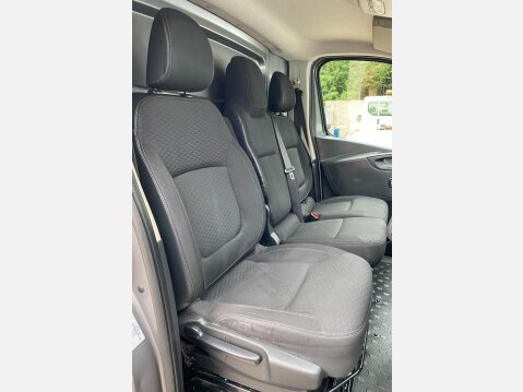 Vauxhall Vivaro 1.6 CDTi 2900 BiTurbo ecoTEC Sportive L2 H1 Euro 6 (s/s) 5dr 27