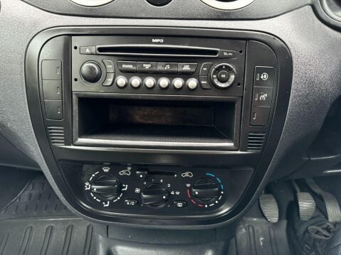 Citroen C3 1.1i Cool 5dr 17