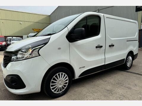 Renault Trafic 1.6 dCi 27 Business+ SWB Standard Roof Euro 6 5dr 23