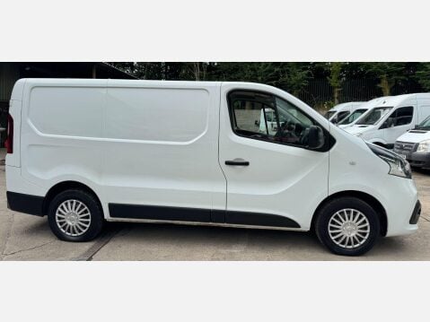 Renault Trafic 1.6 dCi 27 Business+ SWB Standard Roof Euro 6 5dr 7