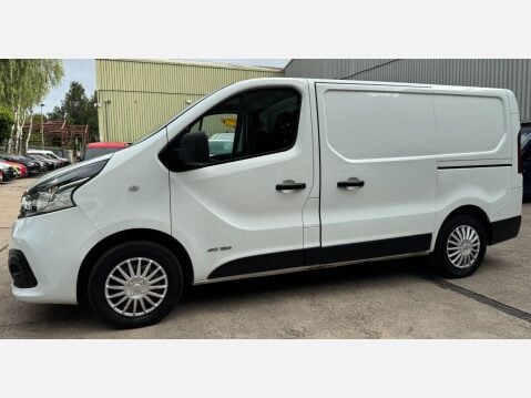 Renault Trafic 1.6 dCi 27 Business+ SWB Standard Roof Euro 6 5dr 22