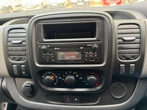 Renault Trafic 1.6 dCi 27 Business+ SWB Standard Roof Euro 6 5dr 32