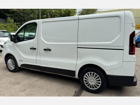 Renault Trafic 1.6 dCi 27 Business+ SWB Standard Roof Euro 6 5dr 18