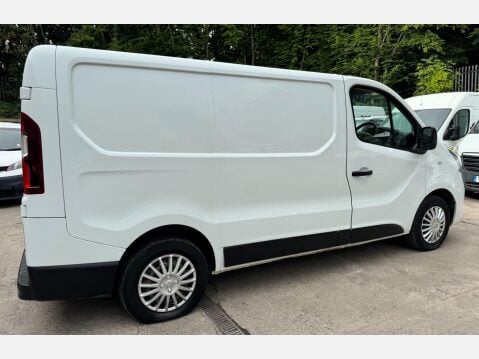 Renault Trafic 1.6 dCi 27 Business+ SWB Standard Roof Euro 6 5dr 10