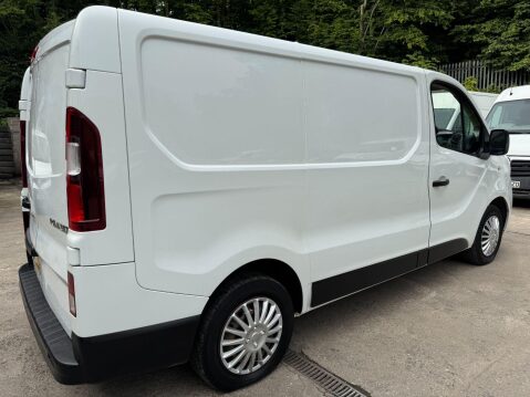 Renault Trafic 1.6 dCi 27 Business+ SWB Standard Roof Euro 6 5dr 11