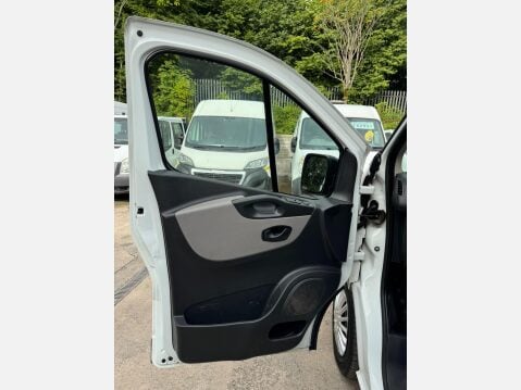 Renault Trafic 1.6 dCi 27 Business+ SWB Standard Roof Euro 6 5dr 33