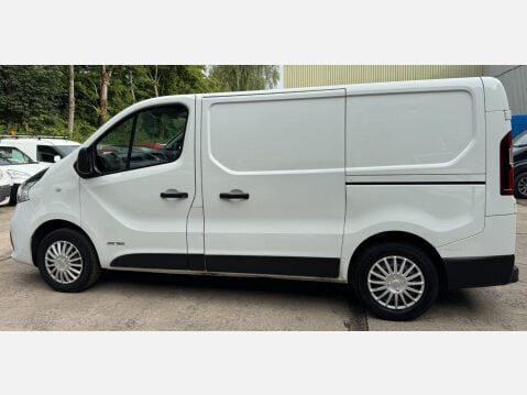 Renault Trafic 1.6 dCi 27 Business+ SWB Standard Roof Euro 6 5dr 19