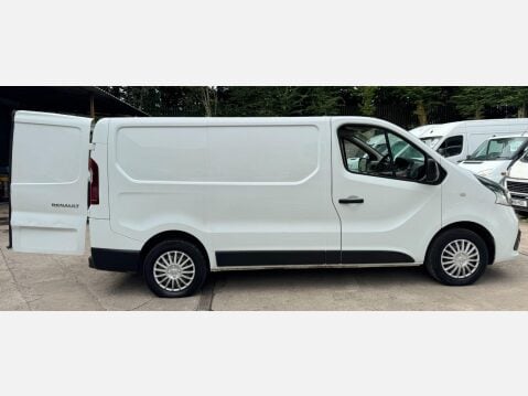 Renault Trafic 1.6 dCi 27 Business+ SWB Standard Roof Euro 6 5dr 8