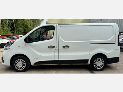 Renault Trafic 1.6 dCi 27 Business+ SWB Standard Roof Euro 6 5dr 20