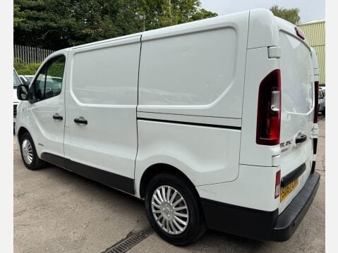 Renault Trafic 1.6 dCi 27 Business+ SWB Standard Roof Euro 6 5dr 17