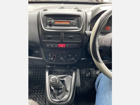 Vauxhall Combo 1.3 CDTi 2000 16v FWD L1 H1 3dr 28