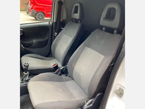 Vauxhall Combo 1.3 CDTi 2000 16v 3dr 29