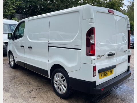 Renault Trafic 1.6 dCi 27 Sport Nav SWB Standard Roof Euro 6 5dr 10