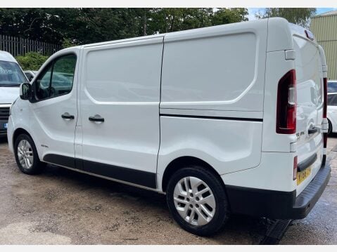 Renault Trafic 1.6 dCi 27 Sport Nav SWB Standard Roof Euro 6 5dr 11