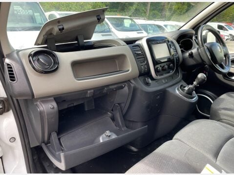 Renault Trafic 1.6 dCi 27 Sport Nav SWB Standard Roof Euro 6 5dr 33