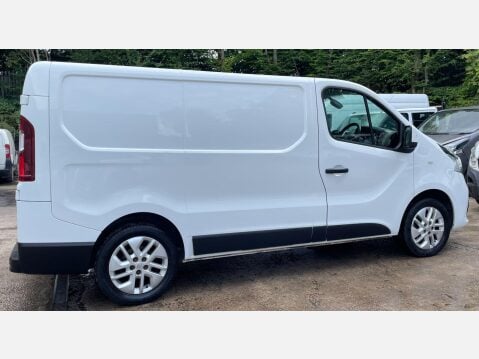Renault Trafic 1.6 dCi 27 Sport Nav SWB Standard Roof Euro 6 5dr 7