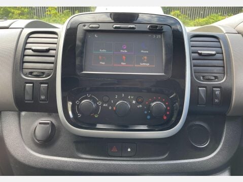 Renault Trafic 1.6 dCi 27 Sport Nav SWB Standard Roof Euro 6 5dr 28