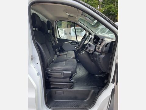 Renault Trafic 1.6 dCi 27 Sport Nav SWB Standard Roof Euro 6 5dr 22