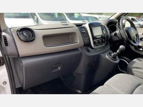 Renault Trafic 1.6 dCi 27 Sport Nav SWB Standard Roof Euro 6 5dr 32