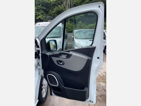 Renault Trafic 1.6 dCi 27 Sport Nav SWB Standard Roof Euro 6 5dr 20