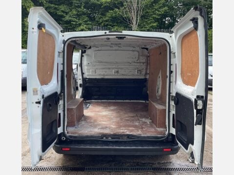 Renault Trafic 1.6 dCi 27 Sport Nav SWB Standard Roof Euro 6 5dr 17