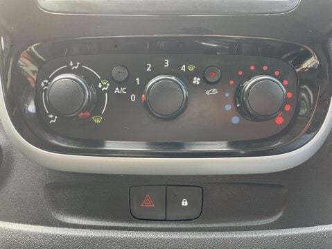 Renault Trafic 1.6 dCi 27 Sport Nav SWB Standard Roof Euro 6 5dr 30