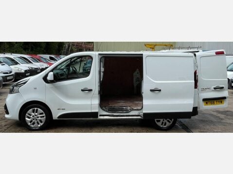 Renault Trafic 1.6 dCi 27 Sport Nav SWB Standard Roof Euro 6 5dr 19