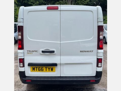 Renault Trafic 1.6 dCi 27 Sport Nav SWB Standard Roof Euro 6 5dr 9