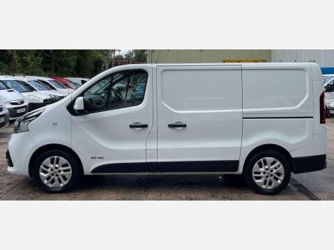 Renault Trafic 1.6 dCi 27 Sport Nav SWB Standard Roof Euro 6 5dr 12