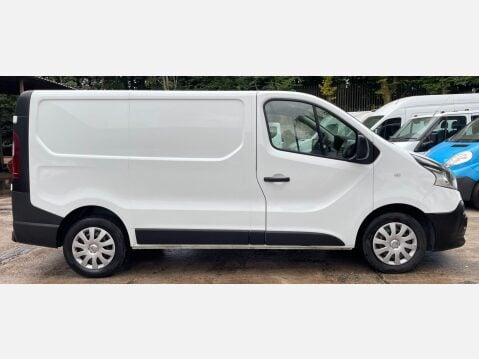 Renault Trafic 1.6 dCi 27 Business SWB Standard Roof Euro 5 5dr 7