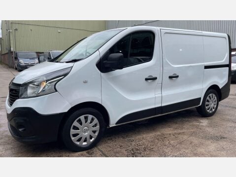 Renault Trafic 1.6 dCi 27 Business SWB Standard Roof Euro 5 5dr 17
