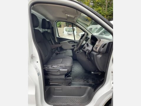 Renault Trafic 1.6 dCi 27 Business SWB Standard Roof Euro 5 5dr 21