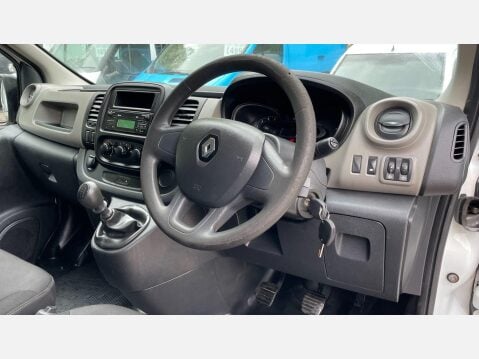 Renault Trafic 1.6 dCi 27 Business SWB Standard Roof Euro 5 5dr 23