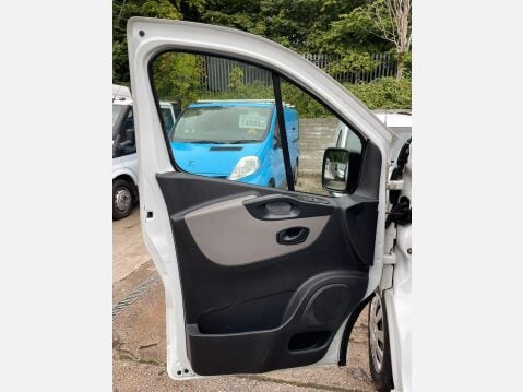 Renault Trafic 1.6 dCi 27 Business SWB Standard Roof Euro 5 5dr 30