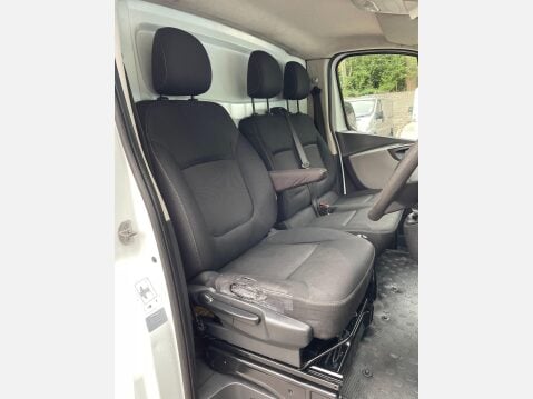 Renault Trafic 1.6 dCi 27 Business SWB Standard Roof Euro 5 5dr 22