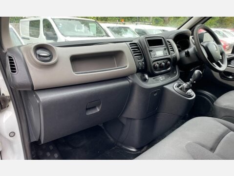 Renault Trafic 1.6 dCi 27 Business SWB Standard Roof Euro 5 5dr 32