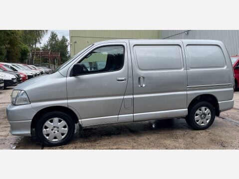 Toyota Hiace 2.5 280 D-4D RWD L1 H1 4dr 17