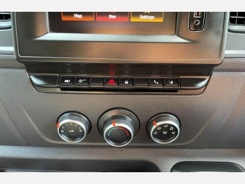 Renault Master 2.3 dCi ENERGY 35 Business Quickshift FWD LWB High Roof Euro 6 (s/s) 4dr 37