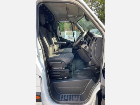 Renault Master 2.3 dCi ENERGY 35 Business Quickshift FWD LWB High Roof Euro 6 (s/s) 4dr 23
