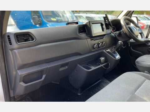 Renault Master 2.3 dCi ENERGY 35 Business Quickshift FWD LWB High Roof Euro 6 (s/s) 4dr 40