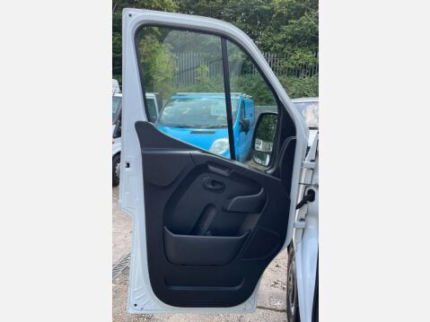 Renault Master 2.3 dCi ENERGY 35 Business Quickshift FWD LWB High Roof Euro 6 (s/s) 4dr 38