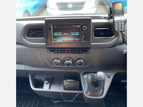 Renault Master 2.3 dCi ENERGY 35 Business Quickshift FWD LWB High Roof Euro 6 (s/s) 4dr 33