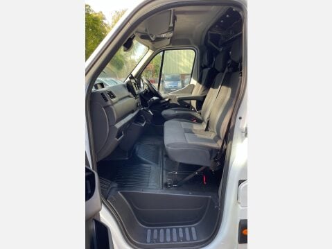 Renault Master 2.3 dCi ENERGY 35 Business Quickshift FWD LWB High Roof Euro 6 (s/s) 4dr 39