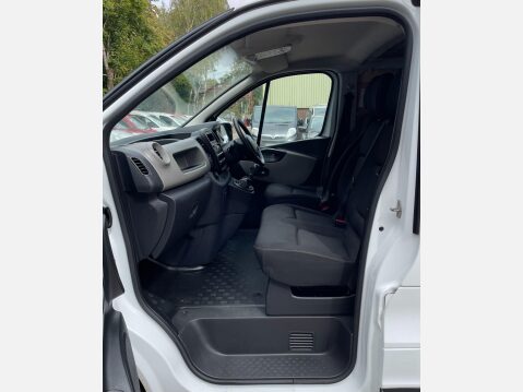 Renault Trafic 1.6 dCi 27 Business SWB Standard Roof Euro 6 5dr 34